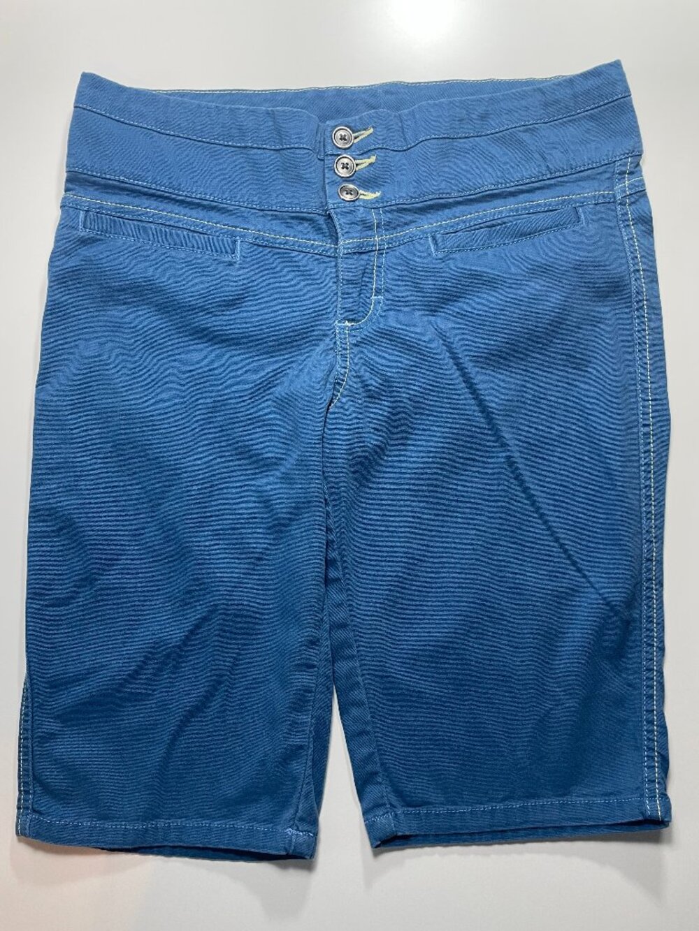 Lee Women’s Blue One True Fit Bermuda Shorts Size 8M 3‑Button Great Condition